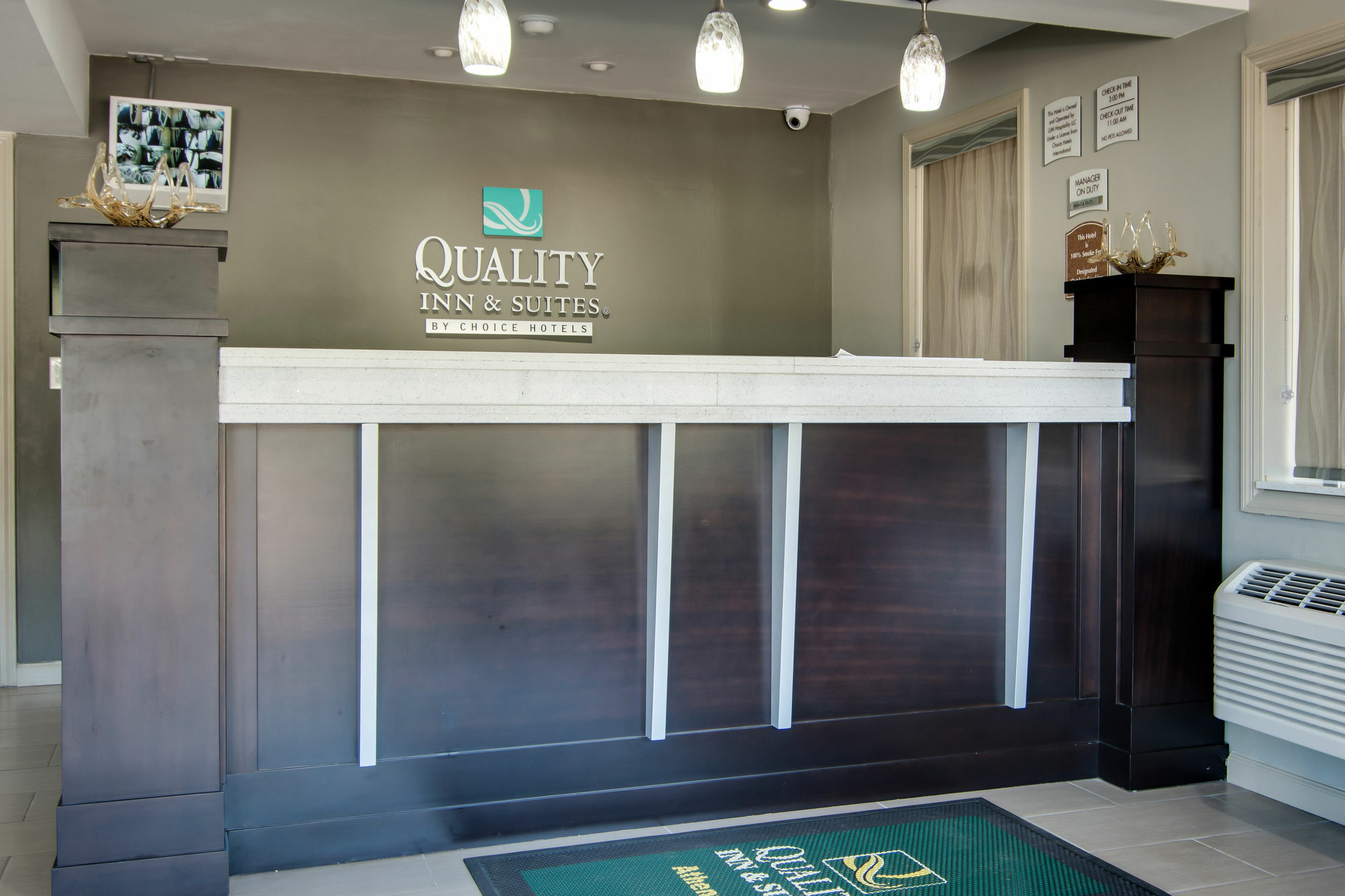 Quality Inn & Suites Athens University Area Екстериор снимка